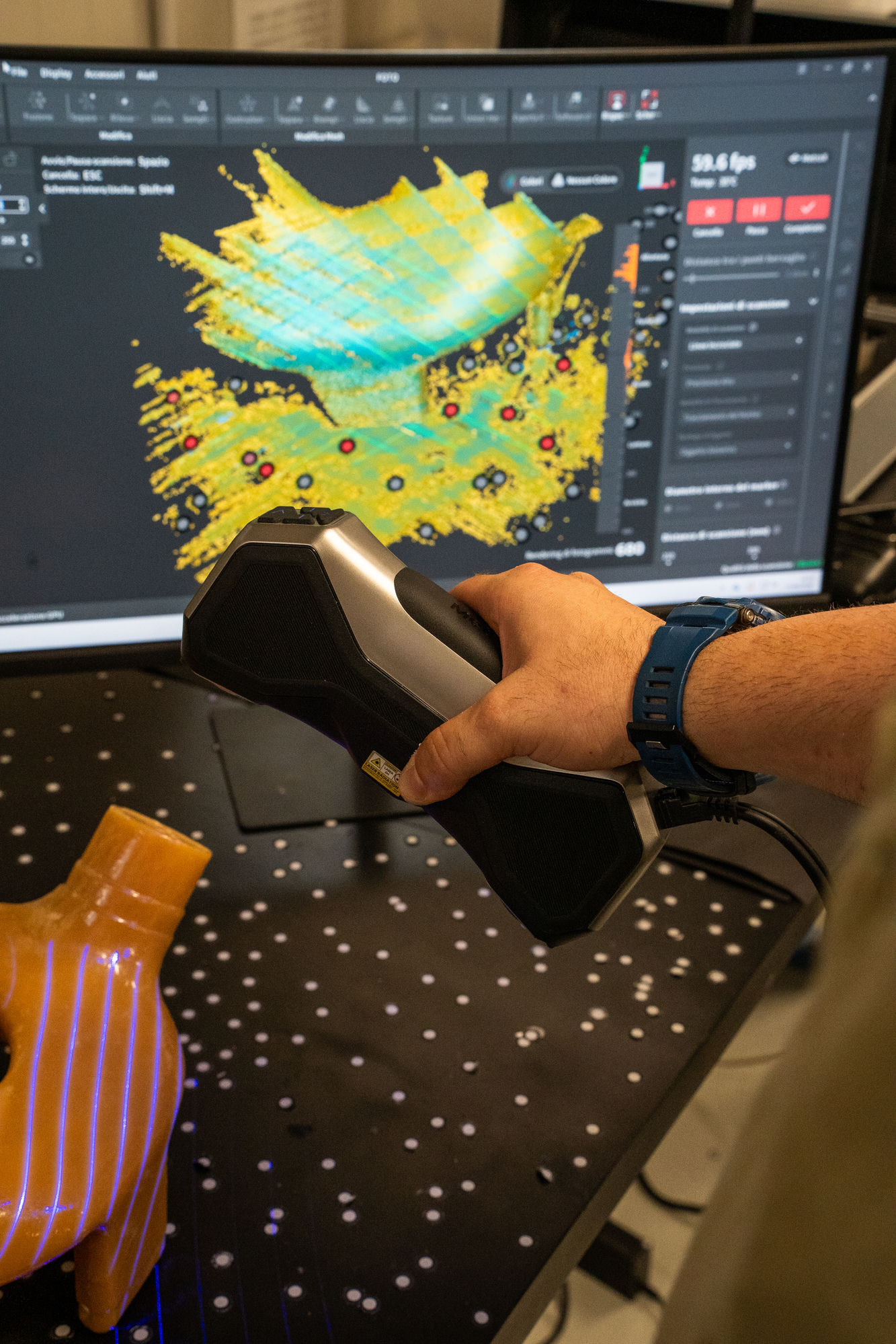 Scansione 3D ottica di un componente in composito con scanner portatile